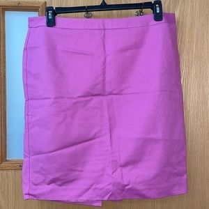 Liz Claiborne Magenta short skirt with back‎ slit